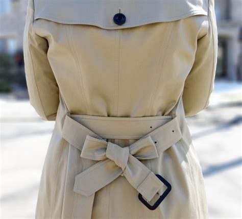 how to tie burberry trench belt in the back|How to tie Burberry Trench .